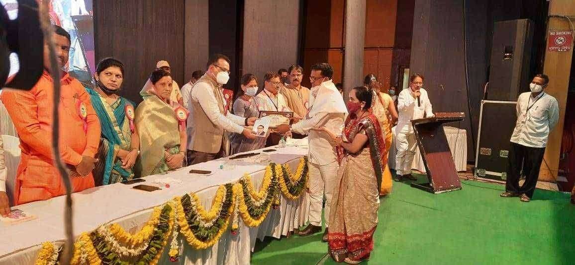 जिल्हास्तरीय उत्कृष्ट केंद्रप्रमुख पुरस्काराने फिरोज तडवी सन्मानित विशेष ...गौरव ! कोरोना काळात शाळेत राबविलेले सुंदर उपक्रम, 'सुंदर माझी शाळा' या उपक्रम मुळे मिळाला पुरस्कार