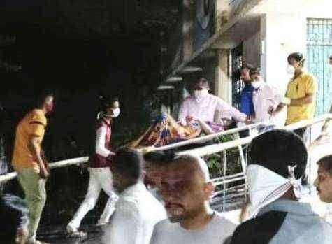 ?जळगांव Live... वटसावित्री पौर्णिमेच्या दिवशी आधुनिक सावित्रीचा पतीच्या छळाला कंटाळून आत्महत्येचा प्रयत्न..!अंगावर ओतले रॉकेल..!