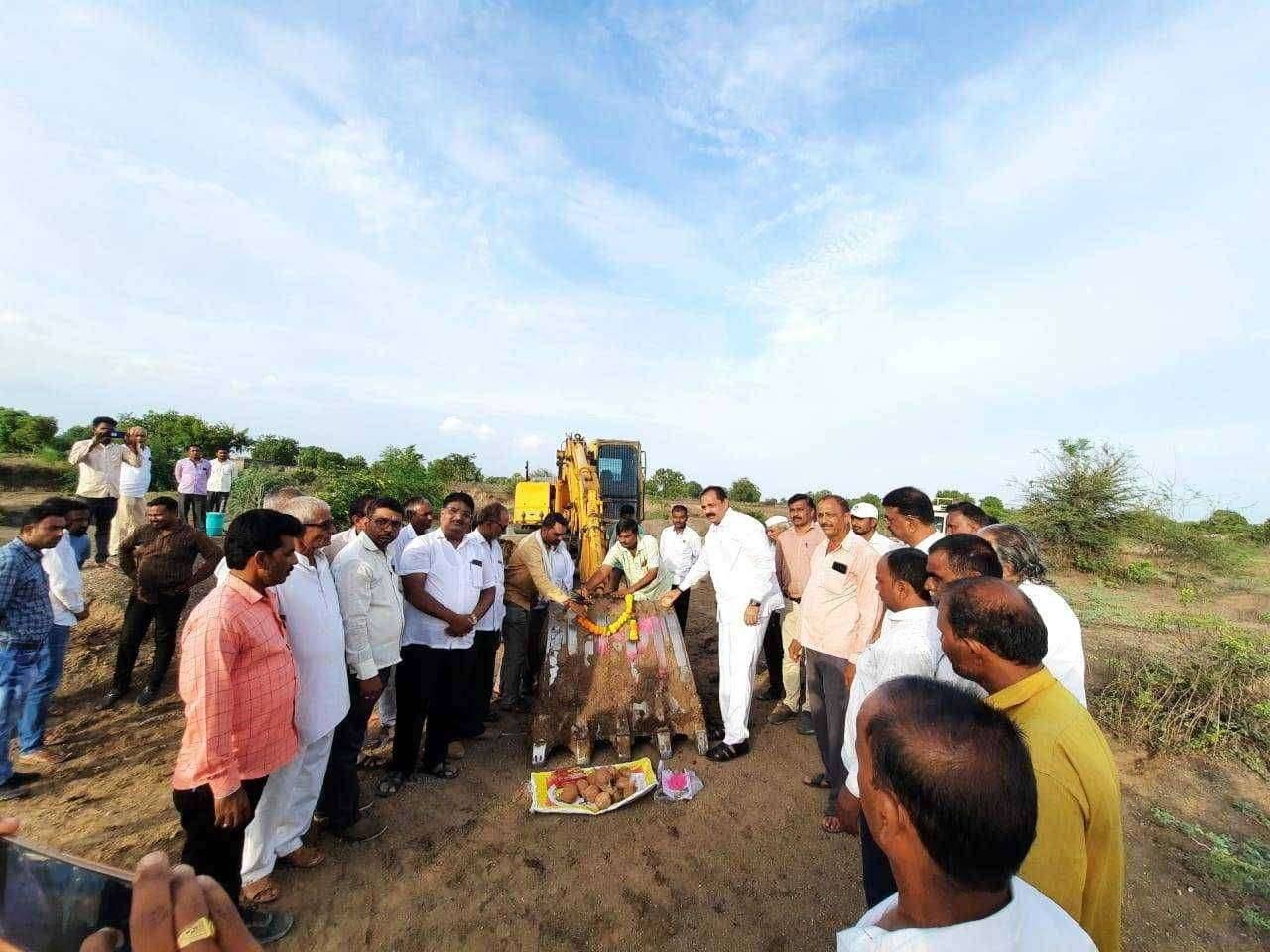 ?️ अमळनेर कट्टा... आमदार अनिल पाटलांनी टाकला शब्द सिंजेडा कंपनीकडून शिरसोदे आरोग्य केंद्रात झाले दहा बेड उपलब्ध कंपनीचे विभागीय व्यवस्थापक, पातोंडा येथील संजय पवार यांचे लाभले सहकार्य