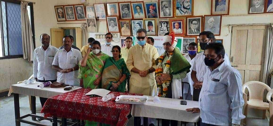 पंढरपूर नगरपरिषद कामगार संघटनेच्या वतीने मुख्याधिकारी अनिकेत मानोरकर व नूतन मुख्याधिकारी अरविंद माळी यांचा आमदार प्रशांतराव परिचारक यांचे शुभ हस्ते सत्कार