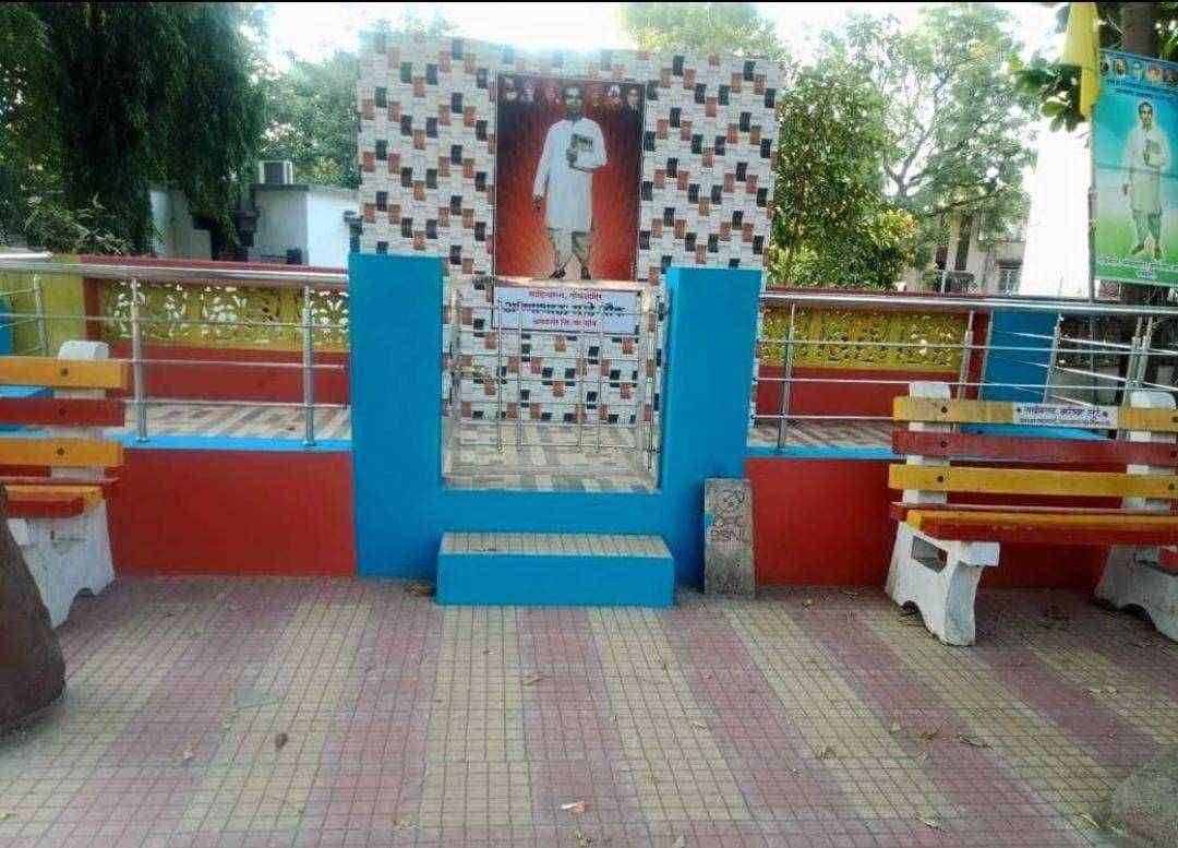 ?️ अमळनेर कट्टा...अमळनेर येथील साहित्यरत्न डॉ.अण्णाभाऊ साठे यांच्या स्मारकाची उंची वाढवून सुशोभीकरण करावे -- विविध सामाजिक संघटनांची मागणी बहुजन रयत परिषद व समता समितीचे मुख्याधिकारी व नगराध्यक्षाना निवेदन