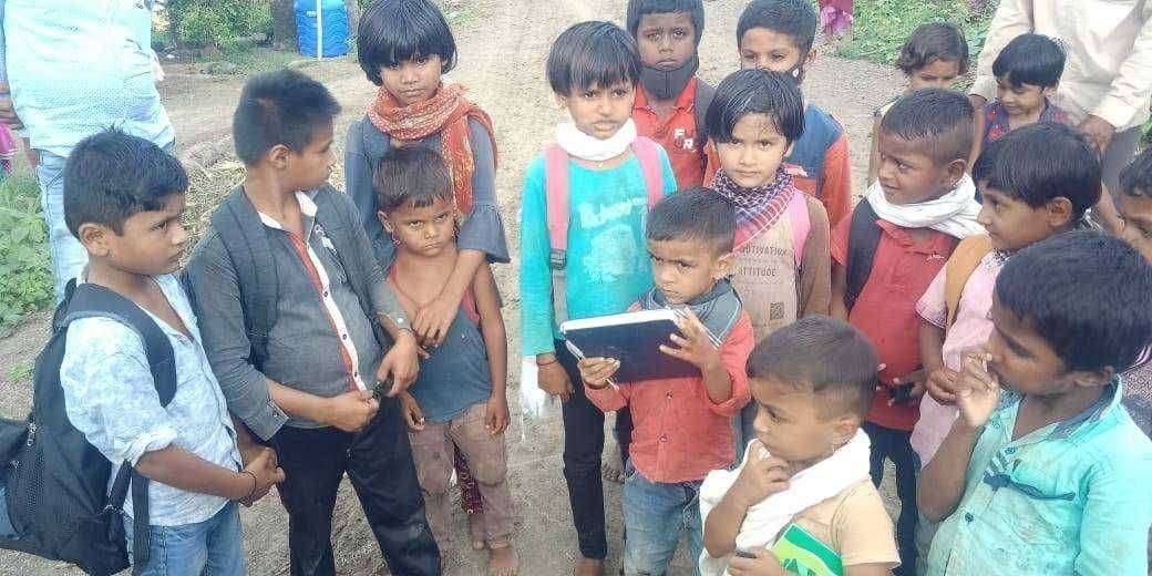 देशाला स्वातंत्र्य मिळून ७४वर्षे पूर्ण झाली,तरीही पाथर्डी तालुक्यातील गाडेवाडीतील शिंदे वस्ती अजुनही चिखलातच गाडलेली? सामांन्य जनता विकासापासून कोसोमैल दूर