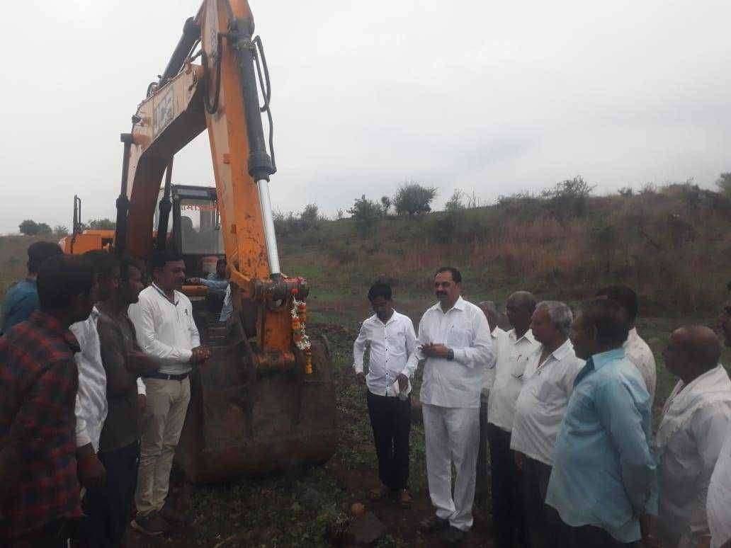 ?️ अमळनेर कट्टा.... भोकरबारी येथे आमदार अनिल पाटील यांच्या हस्ते नाला खोलीकरणाचा शुभारंभ..