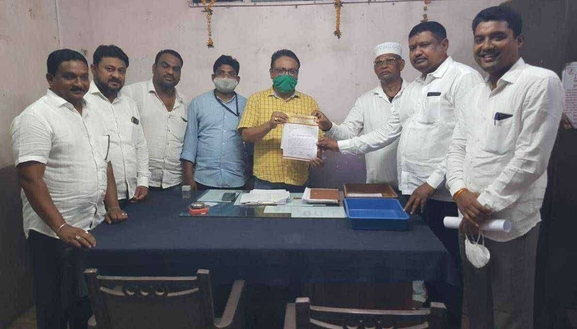 ?️ अमळनेर कट्टा...आमदार श्री शिरीषदादा चौधरी मित्र परिवार आघाडी तर्फे अतिरिक्त का.अभियंता महा वीज वितरण कंपनीला सक्तीची वीज बिल वसुली महिमेत सवलतसंदर्भात निवेदन