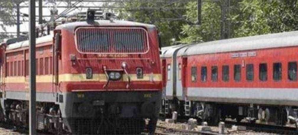 ? Big Breaking...भारतीय रेल्वे लवकरच ‘हरित रेल्वे’, देशभरातील डिझेल इंजिनचा वापर बंद.. २०३० पर्यंत कार्बन उर्त्सजन शून्यावर आणण्याचे लक्ष्य.........