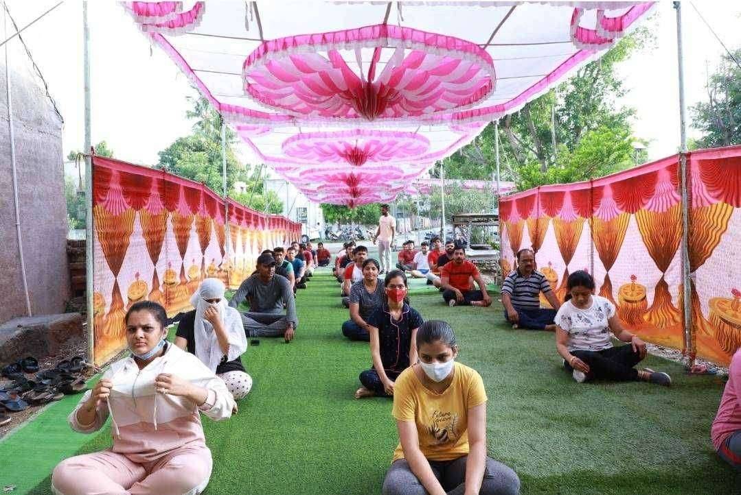 ?️ अमळनेर कट्टा... DS 24 जिम तर्फे योगा दिन उत्साहात साजरा