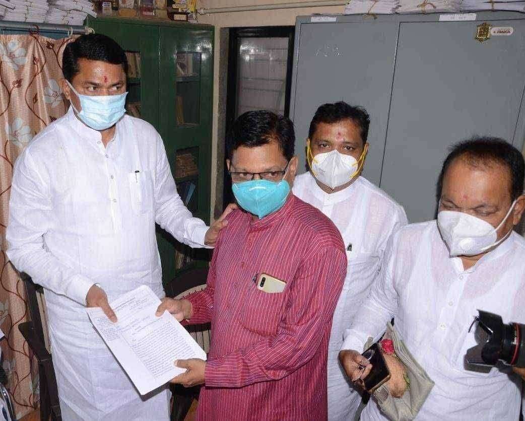 ?️ अमळनेर कट्टा.... काँग्रेस चे प्रदेशाध्यक्ष मा नानाभाऊ पटोले याना खान्देश फोरम तर्फ़े वैधानिक विकास मंडळ स्थापन करावे या मागणीचे निवेदन