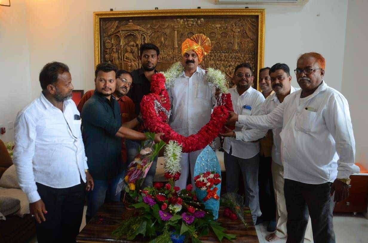 ?️ अमळनेर कट्टा... वाढदिवसाच्या निमित्ताने आमदार अनिल पाटील ठरले लोकनेते शुभेच्छाचा पडला पाऊस,कुठे वृक्षारोपण, कुठे रक्तदान,कुठे लाडू वाटप तर कुठे झाले आरोग्य शिबीर