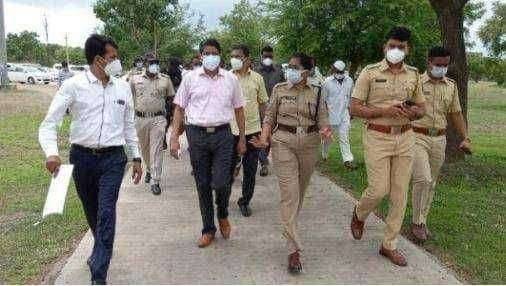 जिल्हाधिकारी शंभरकर यांच्याकडून वाखरी पालखी तळ, विसावा मंदीराची पाहणी