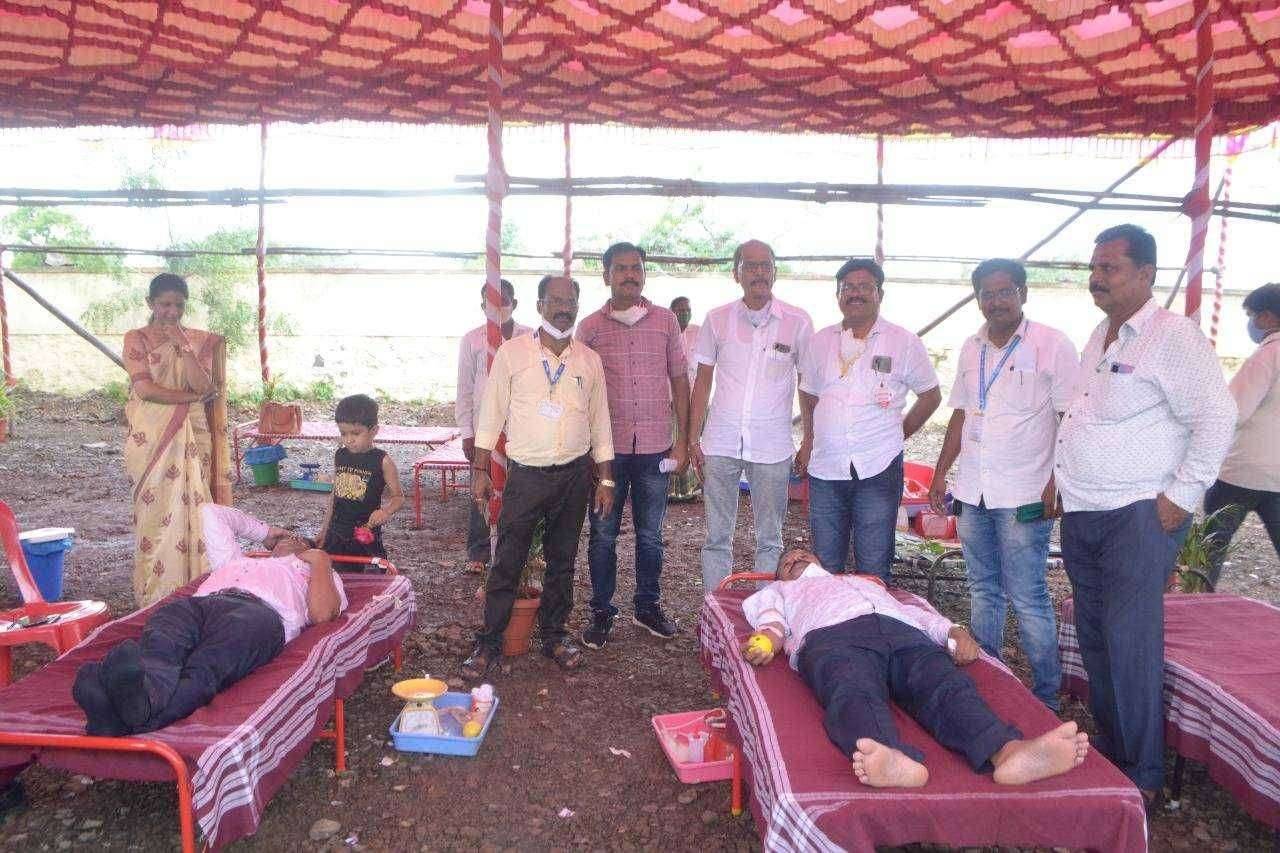 रक्तदान शिबिरास उत्स्फूर्त प्रतिसाद 351 जणांनी केले रक्तदान