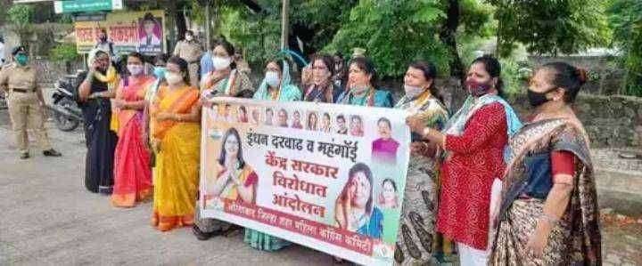 महागाई वाढल्याने केंद्र सरकार विरोधात महिला काँग्रेसचे निदर्शने