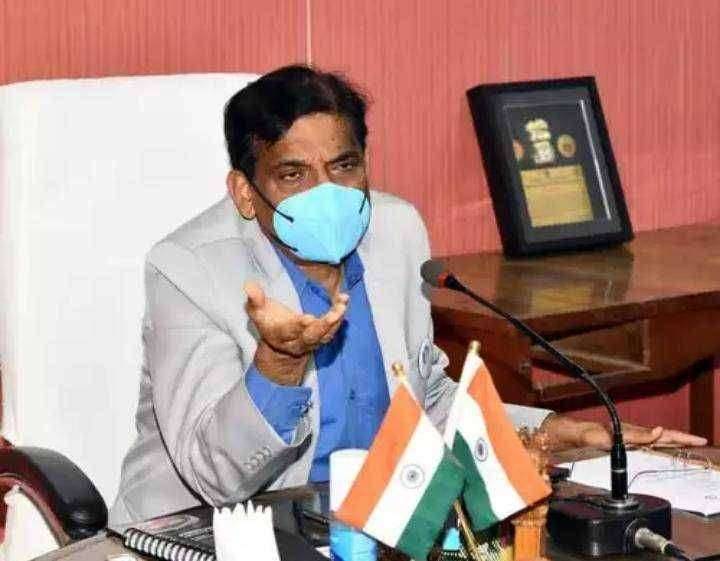 शेतकऱ्यांनी पीक विमा काढण्याचे जिल्हाधिकारी सुनील चव्हाण यांचे आवाहन