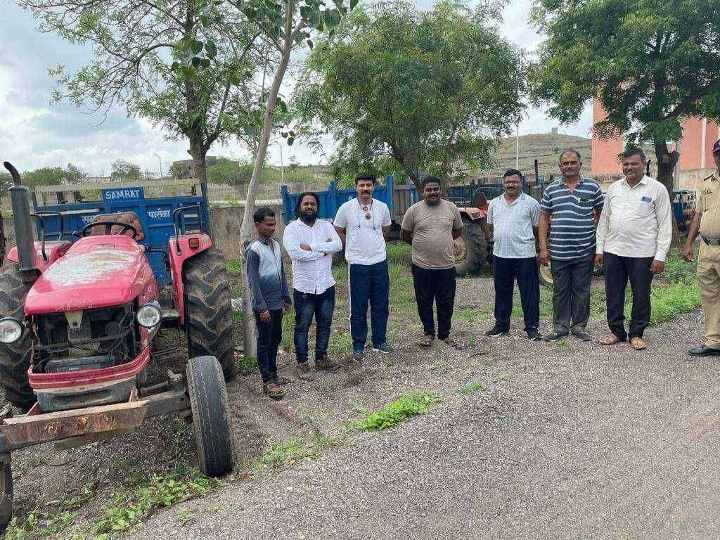 शासकीय कामात अडथळा आणला म्हणून वाळू माफियांवर पोलीस ठाण्यात गुन्हा दाखल...