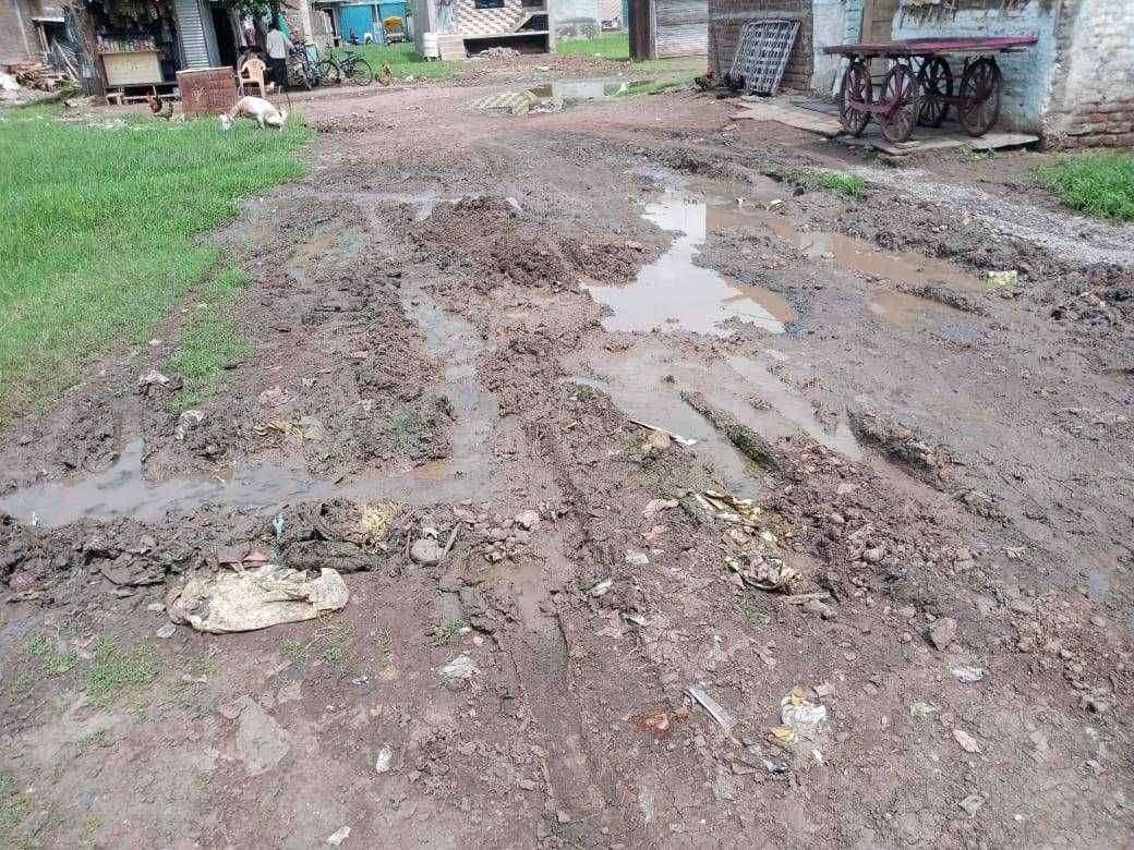 सावदा येथे गौसियानगर सह विविध भागात नागरिक नवीन गटारी, रस्त्यांचे काम सुरू होण्याची बघत आहे वाट : भूमिपूजनाला महिना उलटला तरीही पालिकेला मुहूर्त सापडेना