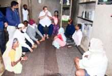 बाचणीच्या जाधव कुटुंबियांच्या पाठीशी…. ग्रामविकास मंत्री हसन मुश्रीफाकडून सांत्वन…. चिमुकल्या भक्तीसाठी एक लाखांची मदत….माय लेकरांच्या दुर्दैवी मृत्यूमुळे हळहळले मुश्रीफ