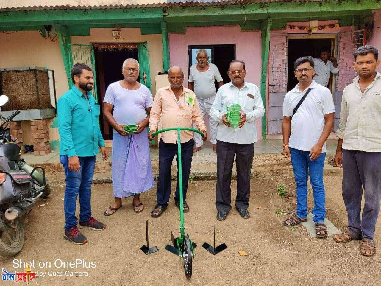 पाणी फाउंडेशन आयोजित समृद्ध गाव स्पर्धेतील सोयाविन प्रश्नमंजुषा स्पर्धेतील जळगाव जिल्ह्यामधील विजेत्यांना बक्षीस वाटप