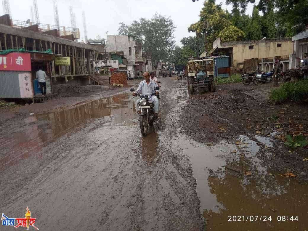 सार्वजनिक बांधकाम विभाग खिर्डीत देणार का लक्ष…!