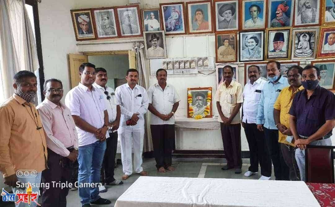 पंढरपूर नगरपरिषद च्या वतीने लोकमान्य टिळक यांची जयंती साजरी