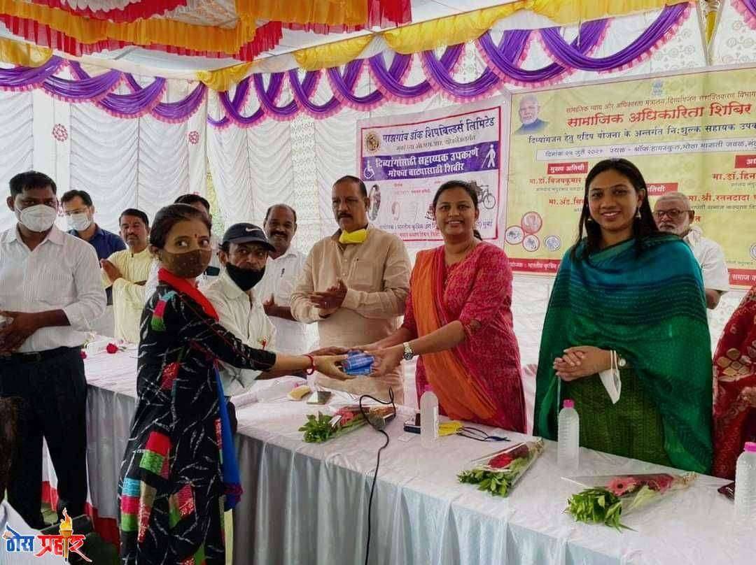 दिव्यांगांना साहित्य वाटपासाठी प्रयत्नशिल - खा. डॉ. हिना गावीत