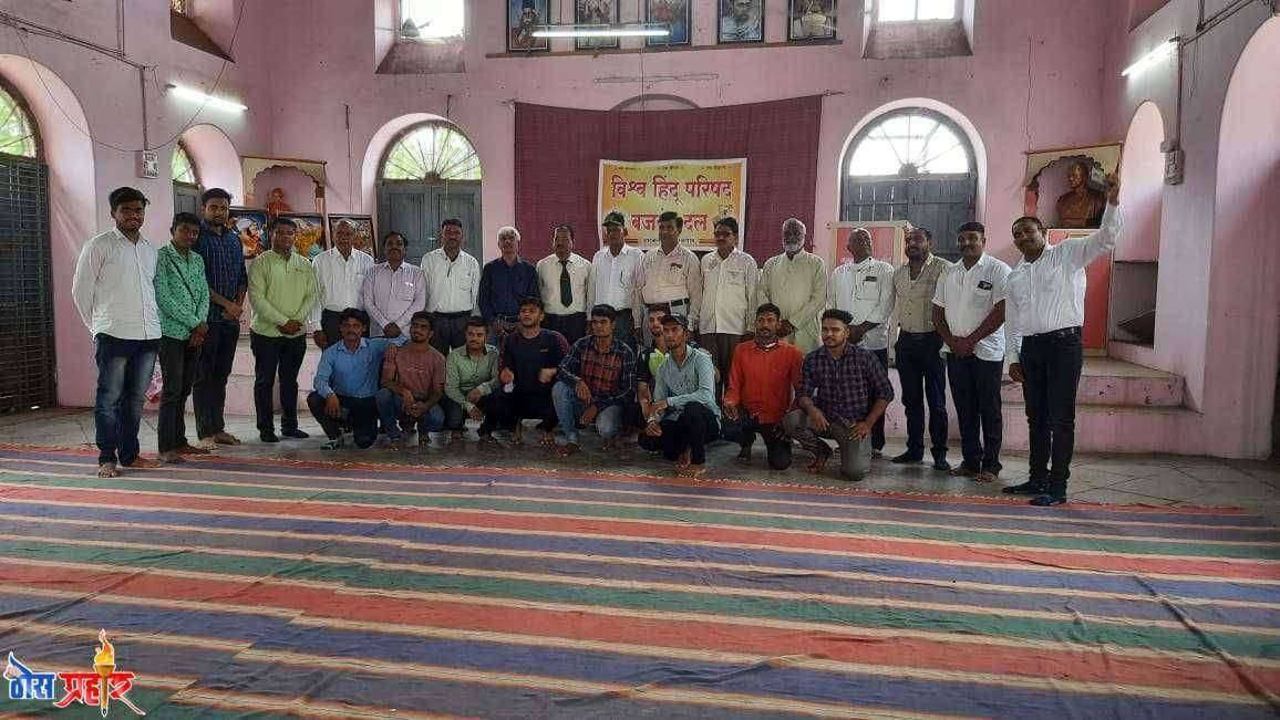 विश्व हिंदु परिषद व बजरंग दल शाखेच्या वतीने कारगील विजय दिवस साजरा केला. व माजी सैनिकांचा सन्मान करण्यात आला.