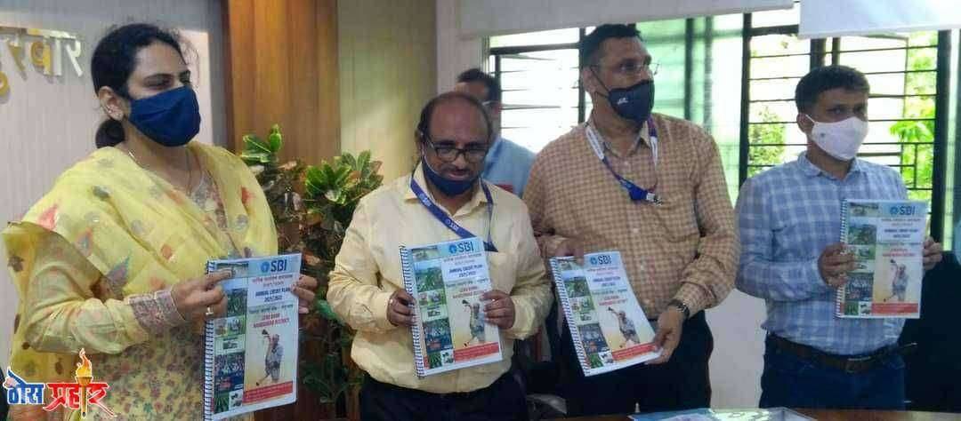 शेतकऱ्यांना पीक कर्ज देण्यासाठी बँकांनी शिबिराचे आयोजन करावे - मनीषा खत्री