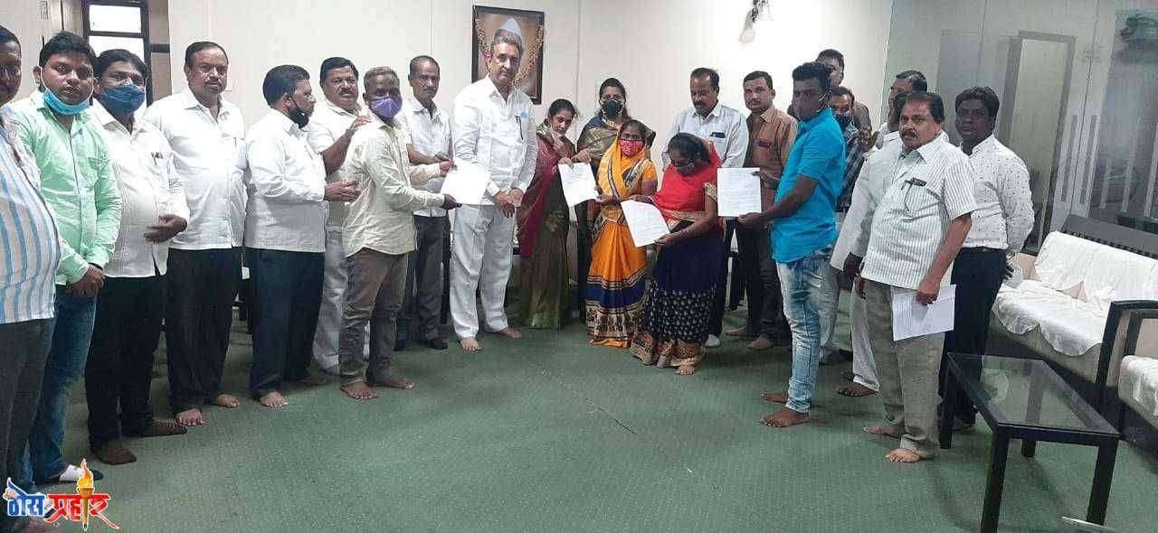 पंढरपूर नगरपरिषद च्या वतीने सेवानिवृत्त झालेल्या सफाई कामगाराच्या 14 वारसांना आमदार प्रशांतराव परिचारक यांच्या हस्ते नियुक्ती आदेश वाटपसफाई कामगार चे सर्व प्रश्न मार्गी लावणार - आमदार प्रशांतराव परिचारक