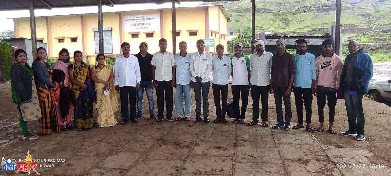 जागतिक आदिवासी दिनाच्या नियोजनानिम्मित जुना मार्केट यार्ड कनाशी यथे आदिवासी बचाव अभियान कळवण कार्यकारणी ची बैठक