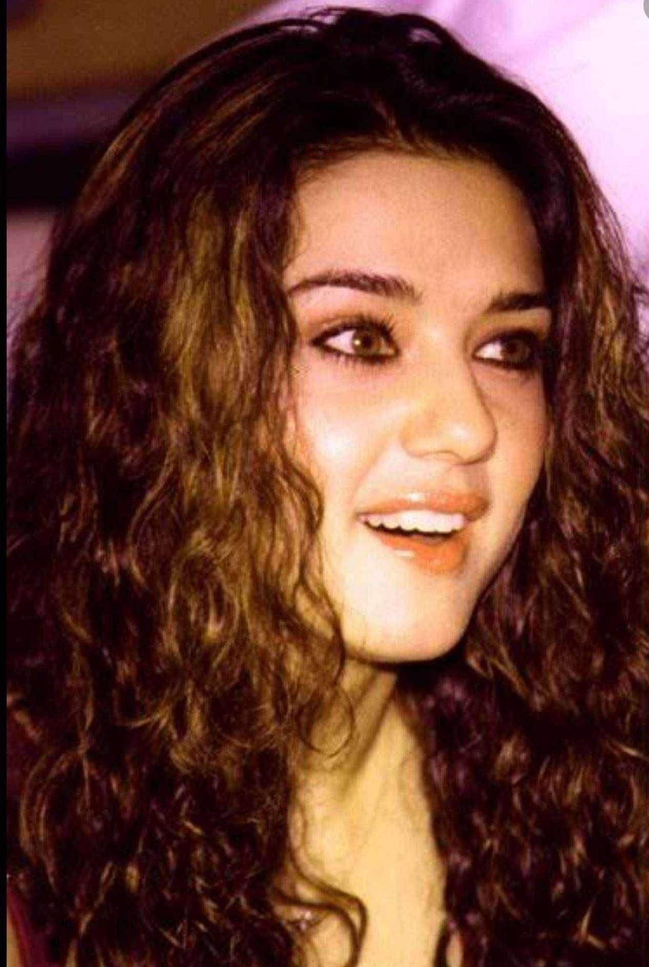 ?️बॉलिवूड Breaking..."ही" अभिनेत्री आहे 34 मुलींची आई..!