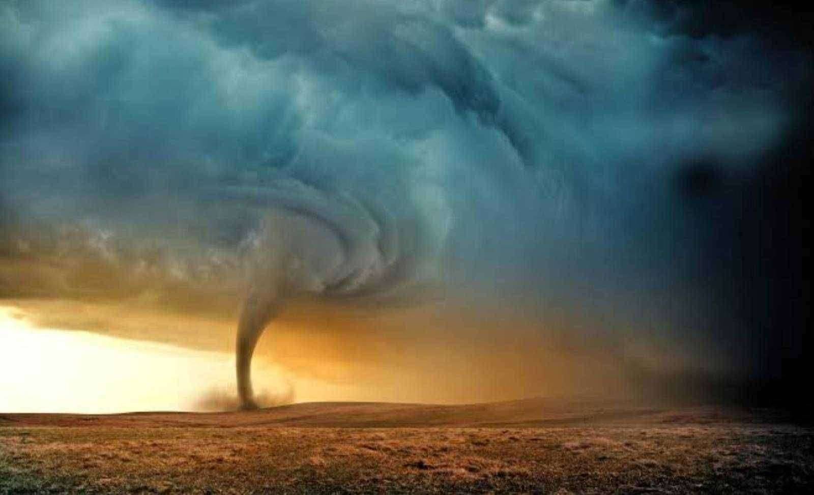 ?सावधान..!येत्या दोन दिवसांत पृथ्वीवर धडकेल सूर्य मंडळातील वादळ..!काय होतील परिणाम..!जाणून घ्या किती आहे वेग..!