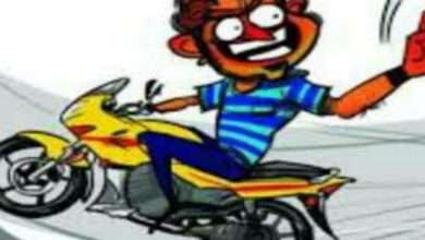 शहरात धूम स्टाईल सुरूच..चोऱ्यांचे प्रमाण काही थांबेना...शिवाजी उद्यानजवळून दुचाकी चोरीस..