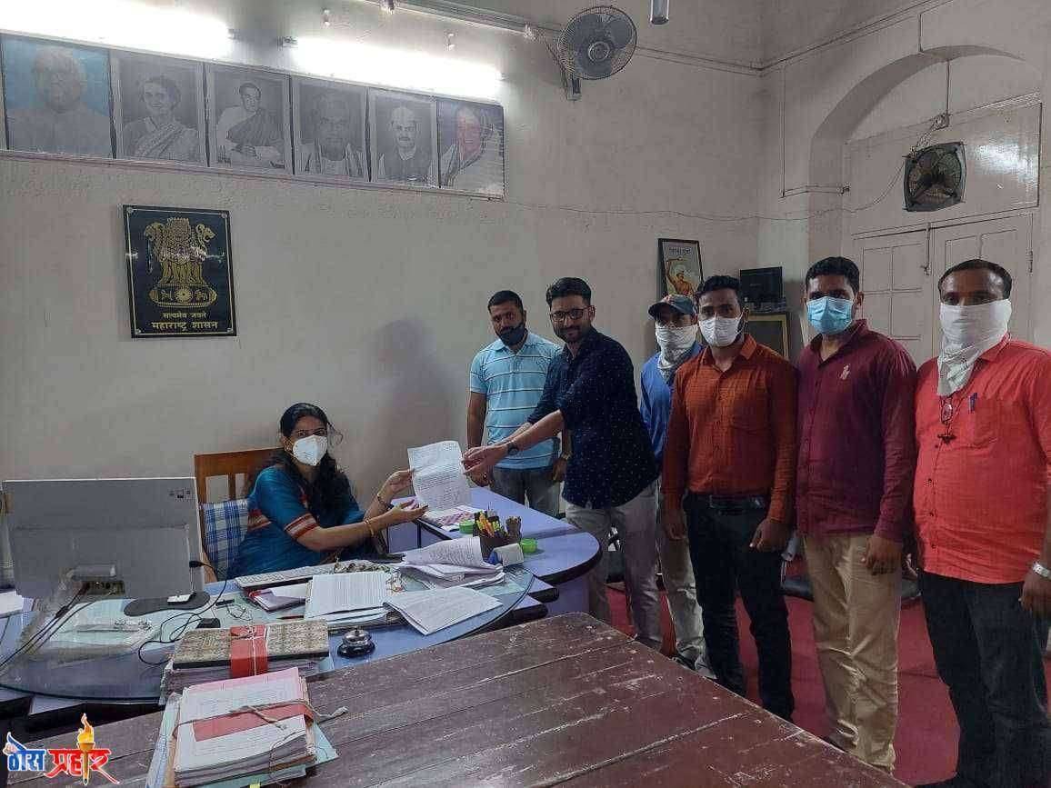 शिक्षक,शिक्षकेतर कर्मचाऱ्यांचे प्राधान्याने लसीकरण करा:-शिक्षक भारती संघटनेचे प्रांताधिकारी यांना निवेदन