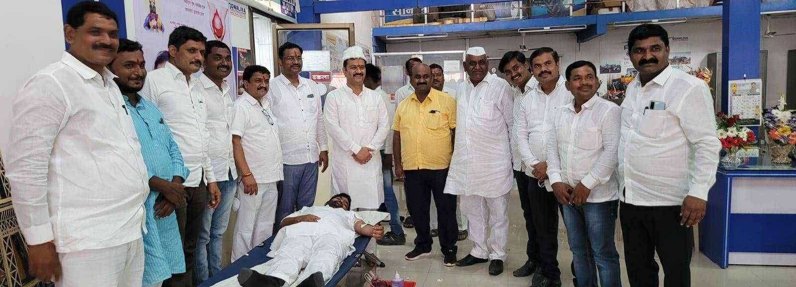 विविध सामाजिक उपक्रम राबवून युवा नेते अभिजीत आबा पाटील यांचा वाढदिवस झाला साजरा