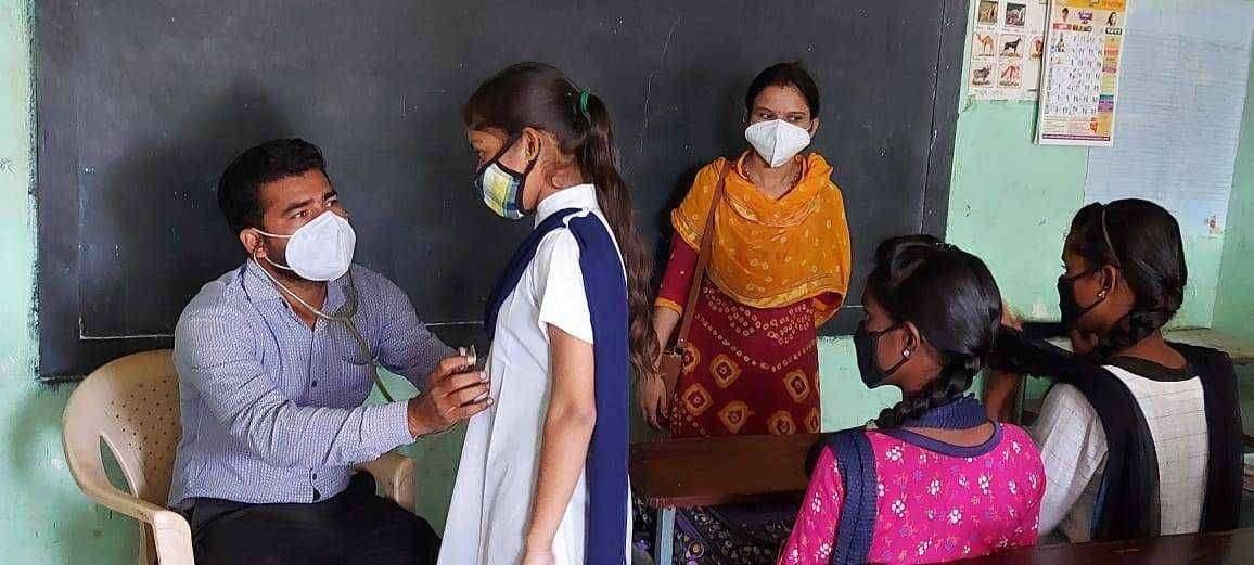 देवगांव देवळी हायस्कूलमध्ये आरोग्य तपासणी