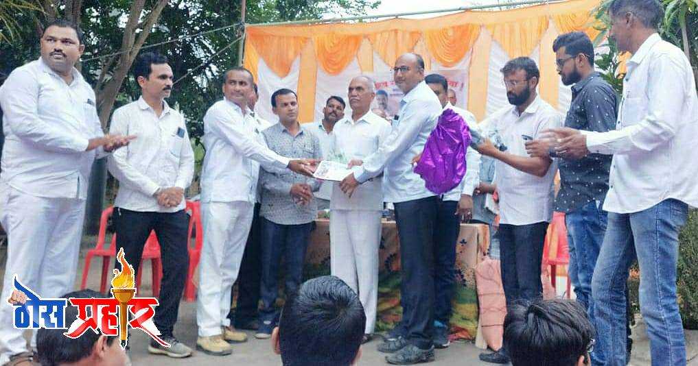 अमळनेर येथिल कलागुरु ड्रीमसिटी नगर मधील नागरिकांनी कोविड सेवाभावी कार्य करणाऱ्या डॉ सुरेश खैरनार आणि वृक्षारोपण- वृक्षसंवर्धन-वृक्ष संरक्षण करून परिसर हिरवागार करणारे भास्करराव शिंदे यांच्या सामाजिक सेवाभावी कार्याची दखल