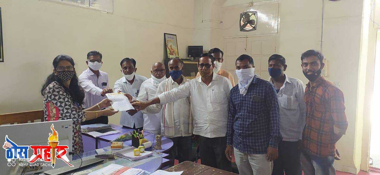 दुष्काळ घोषित करून चारा छावण्या सुरू करण्याची शेतकऱ्यांची मागणी