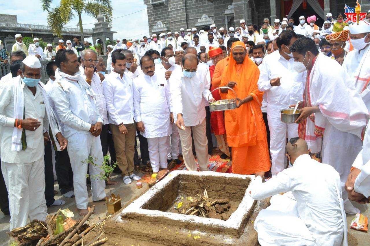 अखंड हरिनाम सप्ताह सकारात्मक ऊर्जेचा स्त्रोत - महंत रामगिरीजी महाराज