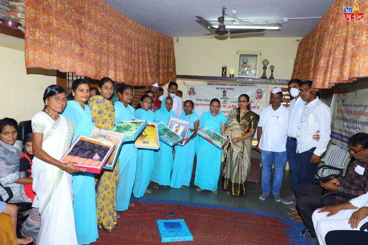 स्वातंत्र्य दिनाच्या निमित्ताने ऐनपुर ग्रापचायत ने आशा स्वयंसेविका यांना साडी भेट देऊन केले सन्मानीत