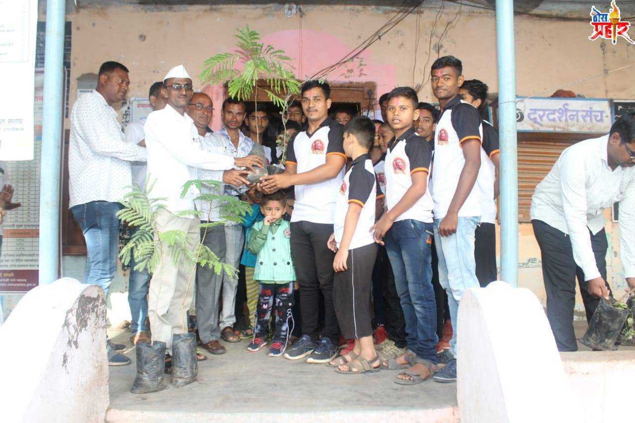 मोठा वाघोदा ग्रामपंचायत कार्यालय व प्रकाश विद्यालयात ध्वजारोहण