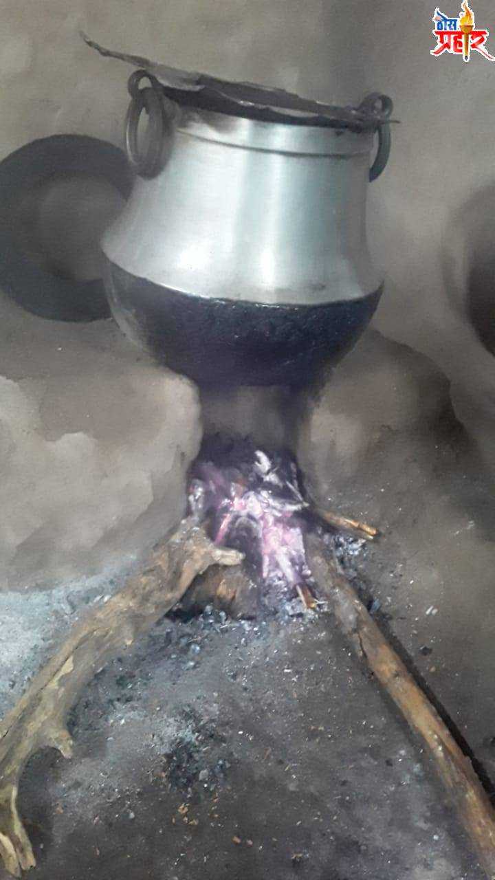 बिलोली तालुक्यात उज्वला योजनेचा उडाला फज्जा ग्रामिण भागात पुन्हा पेटल्या चुली!