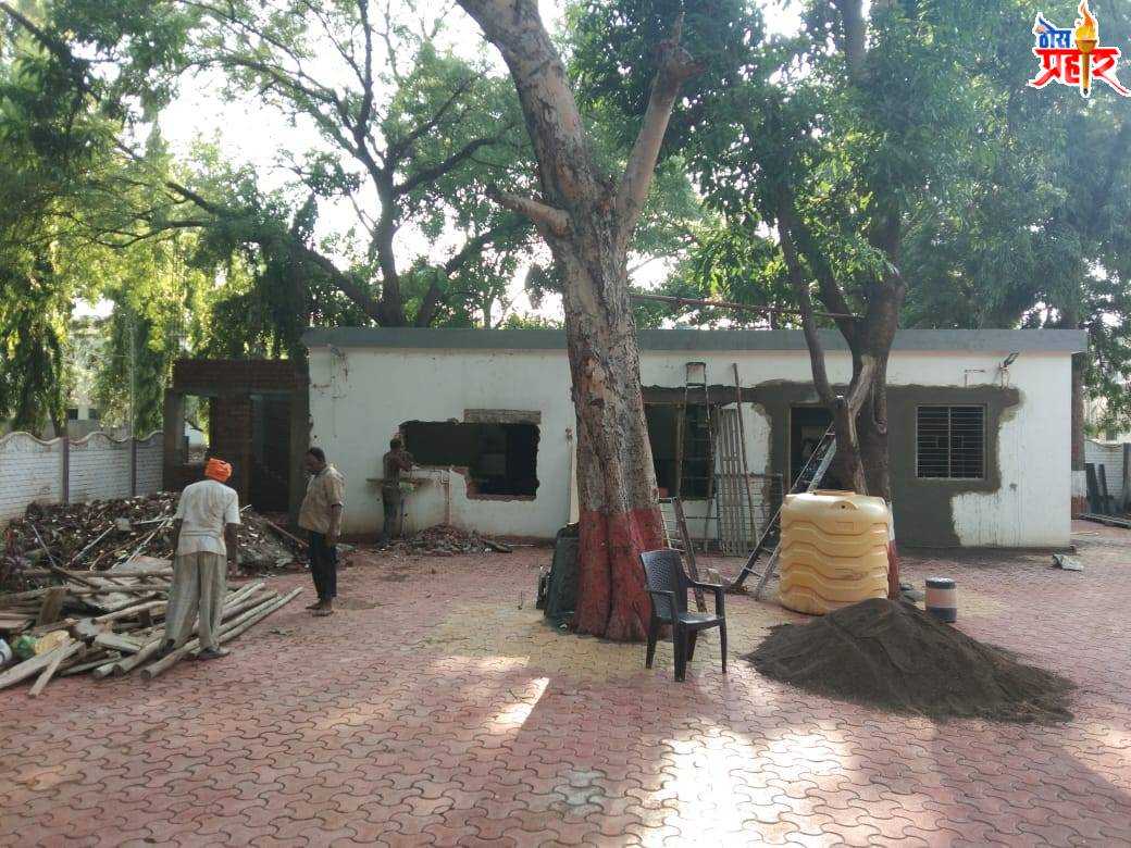 निविदा नाही..! अधिकृत परवानगी नाही तरीही नूतन मुख्याधिकारी यांच्या निवासस्थानाचे नूतनीकरण जोरात..!नवा भिडू नवा राज..!नवे अधिकारी नवे बांधकाम..!नगरपरिषद की जय ..!
