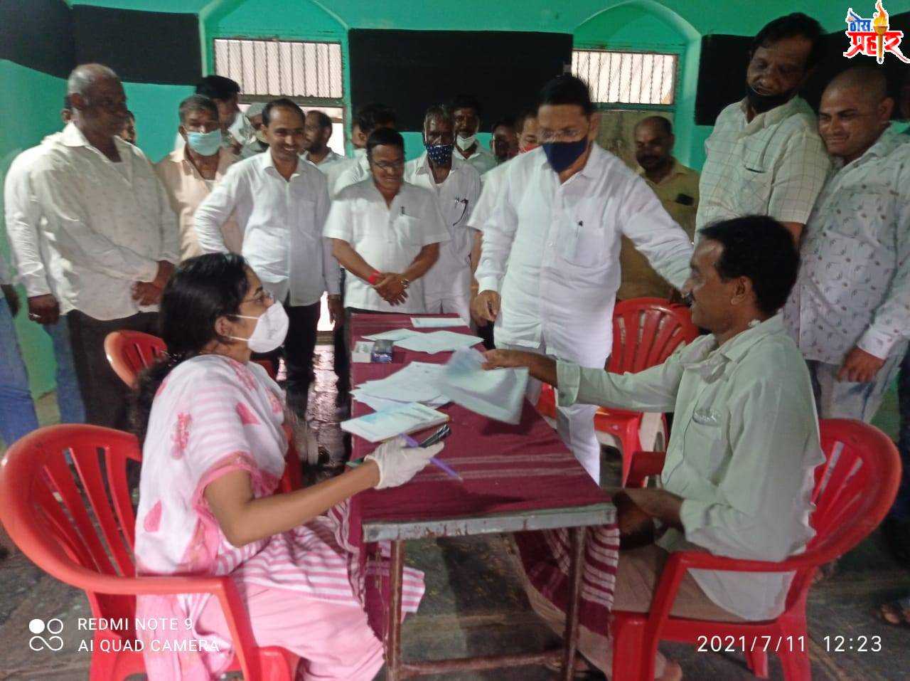 देवकर रुग्णालयातर्फे चार हजार रुग्णांची तपासणी जळगाव व चोपडा येथील शिबिरांना प्रतिसाद