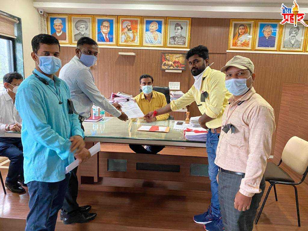 ठाणे महापालिकेच्या अधिकाऱ्यांवर झालेल्या जीवघेण्या हल्ल्याचा चांदवड नगरपरिषद वतीने निषेध व निवेदन