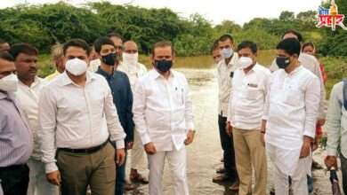 पालकमंत्री राजेश टोपेंनी केली अतिवृष्टीमुळे झालेल्या नुकसानीची पाहणी, मंत्रिमंडळ ठरवेल त्या पध्दतीने मदत करणार: आरोग्यमंत्री राजेश टोपे