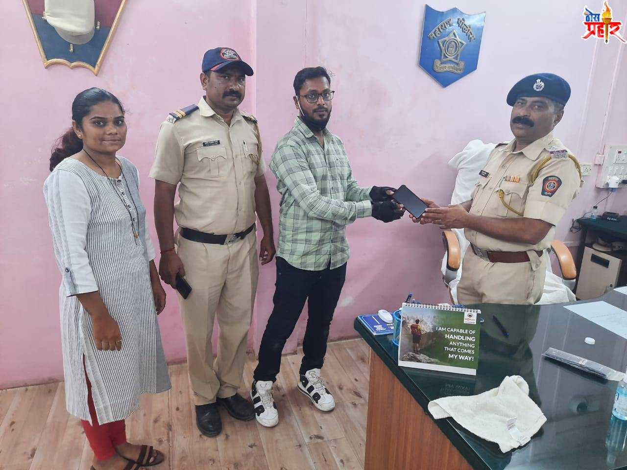 67,000/- रुपयेचे किमती मोबाईल फिर्यादीस परत सदर बाजार पोलीसाची कामगिरी