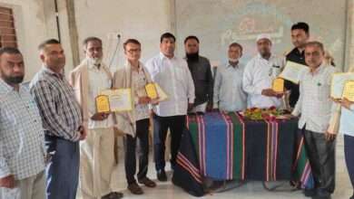 इत्तेहाद एज्युकेशन सोसायटी सावदा तर्फे क़ारी गुलाम मुस्तफा अंग्लो उर्दू हायस्कूल सावदा येथील शिक्षक व शिक्षकेतर कर्मचाऱ्यांना आदर्श शिक्षक पुरस्कार शिक्षक हेच खरे राष्ट्र निर्माता-हनीफ शेख