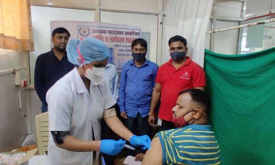 Version 1 कंपनी आणि स्नेह फाऊंडेशन व उदयकाळ फाउंडेशन यांच्या संयुक्त विद्यमाने कोव्हीशिल्ड लसीकरण संपन्न..