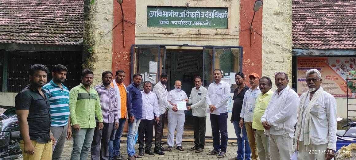 दिल्ली येथील महिला पोलीस व पुणे येथे 14 वर्षीय बालिकेवर केलेल्या बलात्कारिणां भर चौकात फाशी द्या राष्ट्रीय मुस्लिम मोर्चाने राष्ट्रपती ना केली मागणी