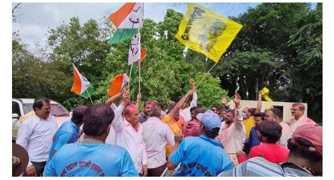 महाराष्ट्र सदन घोटाळा प्रकरणात छगन भुजबळ दोषमुक्त झाल्यावर नासिक मध्ये कार्यकर्त्यांचा जल्लोष.