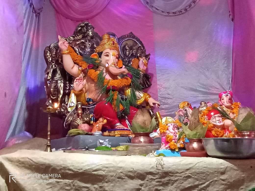 खिर्डी येथे कोरोना नियमांचं पालन करत गणरायाचं उत्साहात आगमन