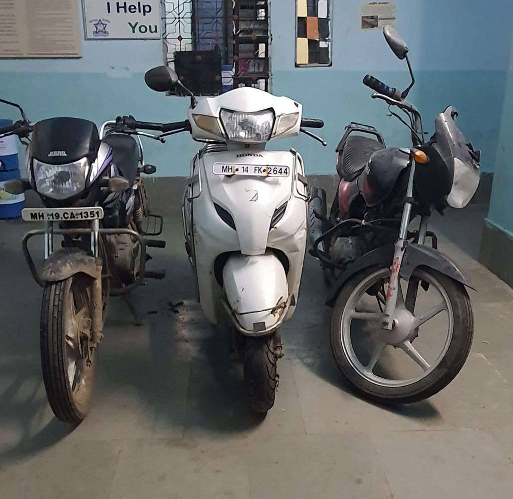 मोटरसायकल चोर पोलिसांच्या ताब्यात..!